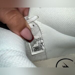 Converse snake like Nike logo used 1 time